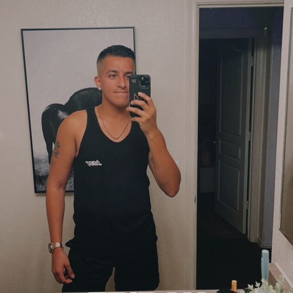 Meet your Posher, Carlos - Picture 2 of 2